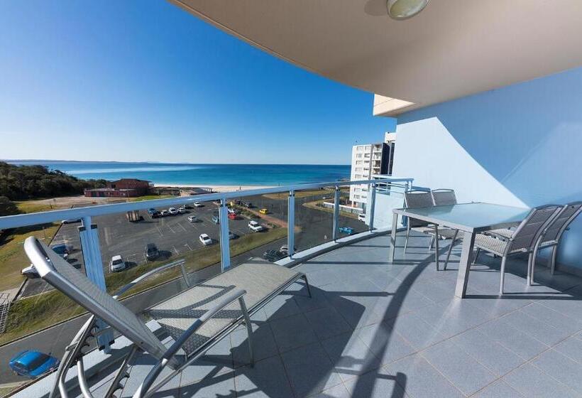 2 Bedroom Apartment with Views, Beaches International