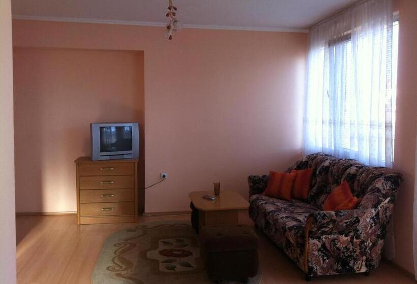 سوییت جونیور با بالکن, Family Hotel Velevi
