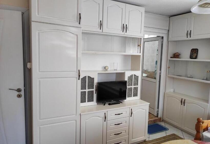 Economy Triple Room, Family Hotel Velevi