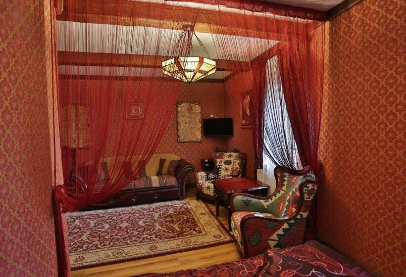 اتاق لوکس, Fortetsya Hetmana