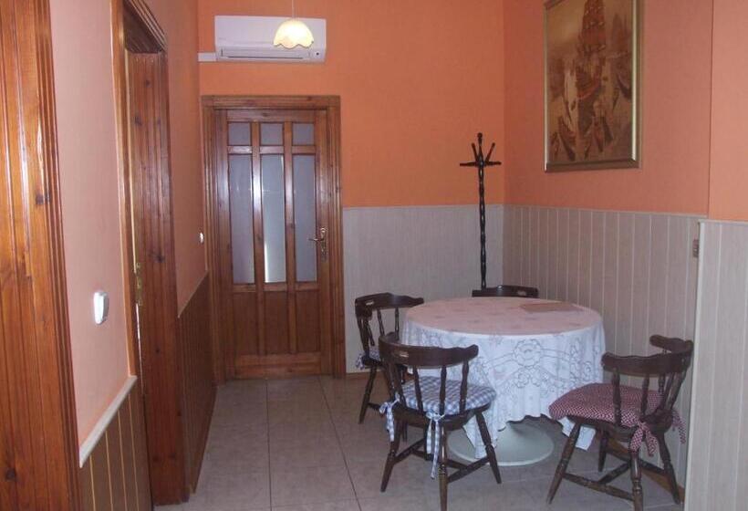 آپارتمان 2 خوابه, Art Guesthouse