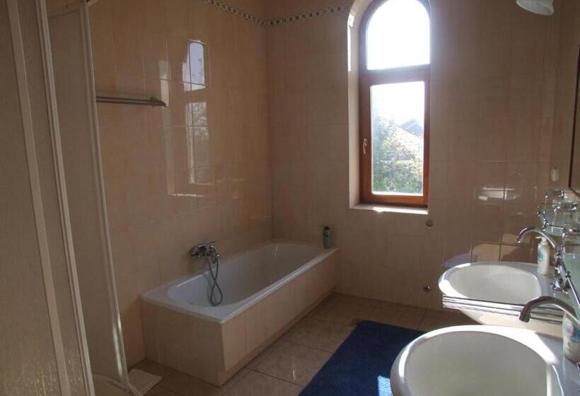 آپارتمان 2 خوابه, Art Guesthouse