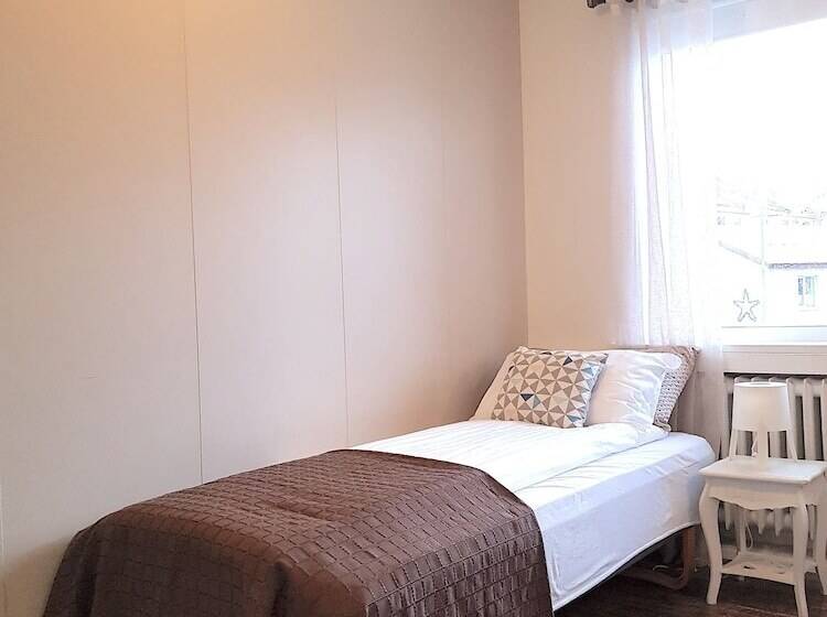 اتاق استاندارد با سرویس بهداشتی مشترک, Klara Guesthouse