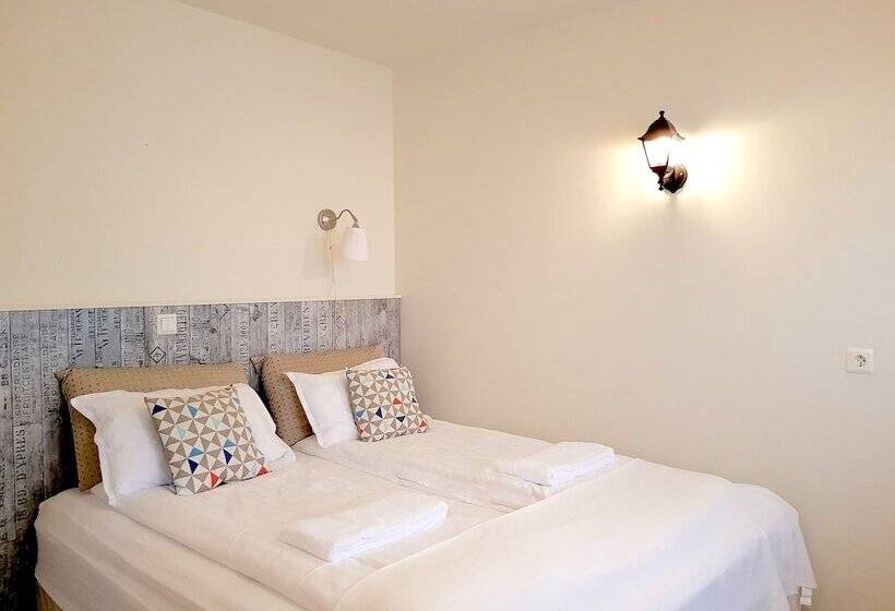 اتاق استاندارد با سرویس بهداشتی مشترک, Klara Guesthouse