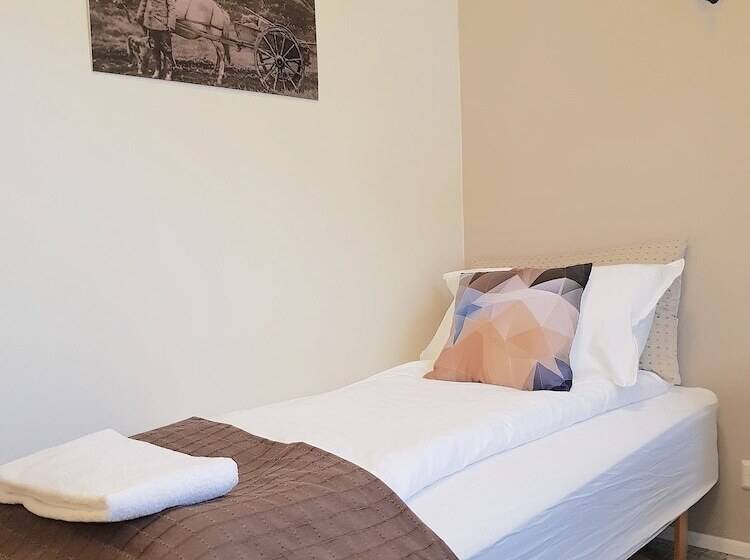 اتاق استاندارد یک تخته با سرویس بهداشتی مشترک, Klara Guesthouse