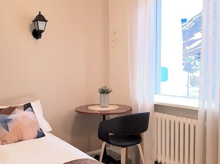 اتاق استاندارد یک تخته با سرویس بهداشتی مشترک, Klara Guesthouse