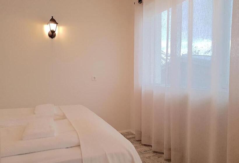 اتاق خانوادگی با سرویس بهداشتی مشترک, Klara Guesthouse