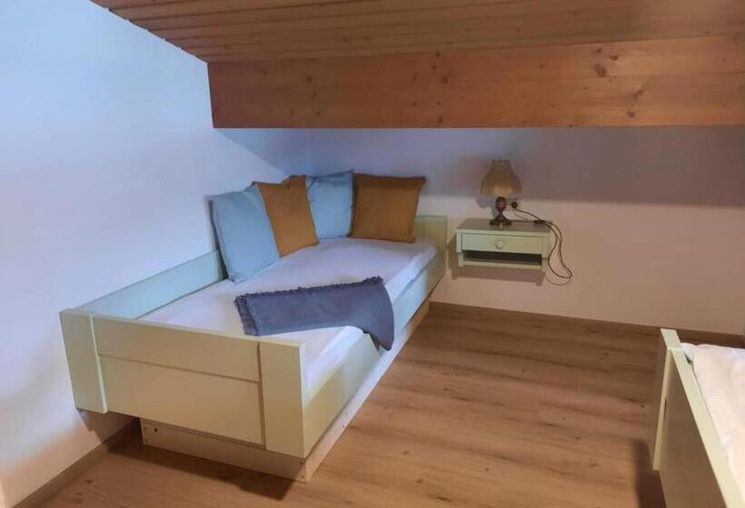 Habitaci�n Est�ndar Abuhardillada, Rosi`s