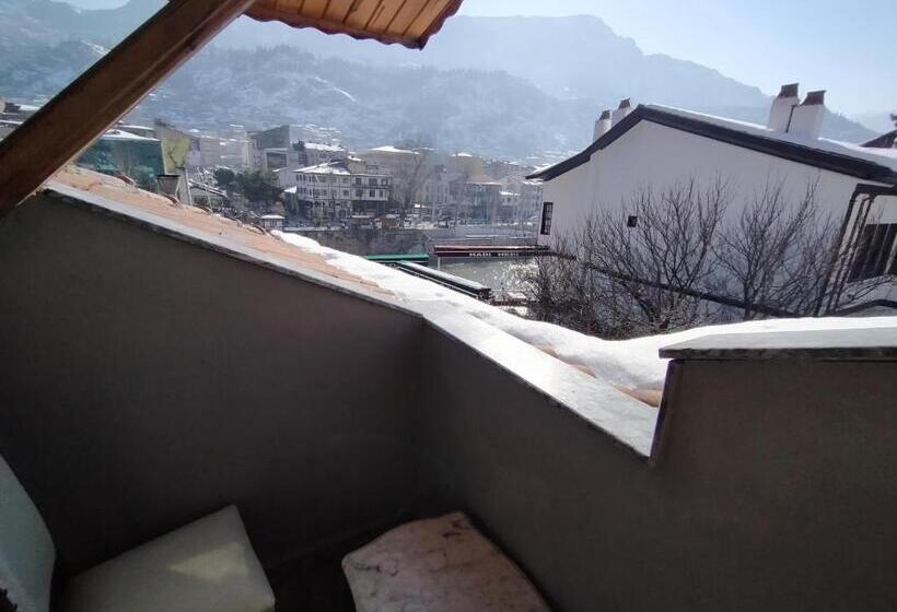 اتاق استاندارد چهارنفره با بالکن, Sehrizade Konagi