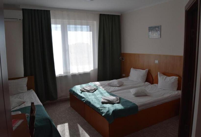 اتاق استاندارد سه نفره, Pension Larisa