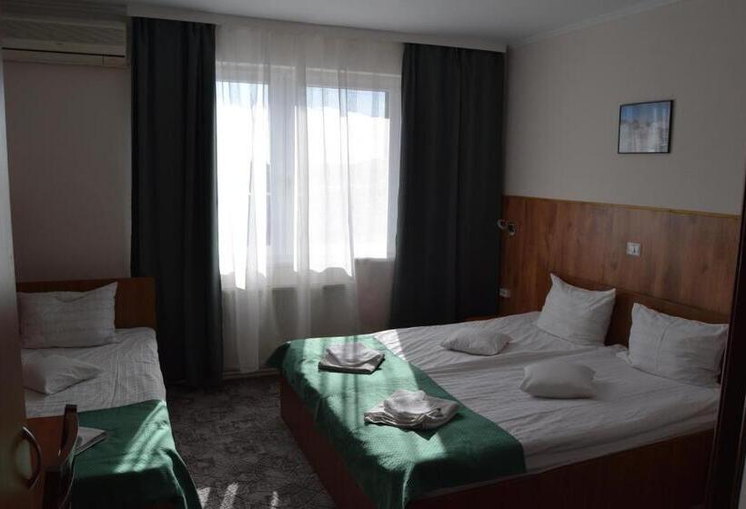 اتاق استاندارد سه نفره, Pension Larisa