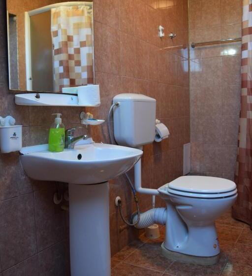 اتاق استاندارد سه نفره, Pension Larisa