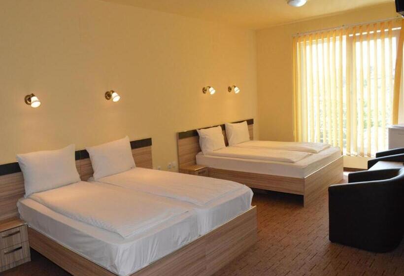اتاق استاندارد چهار تخته, Pensiunea Beverly Hills