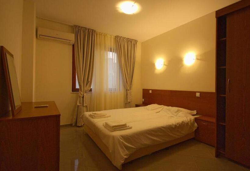 2 Bedroom Apartment With Garden, Seagarden Villa Resort