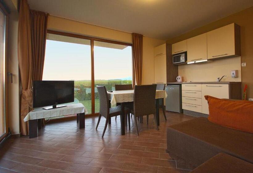 2 Bedroom Apartment With Garden, Seagarden Villa Resort
