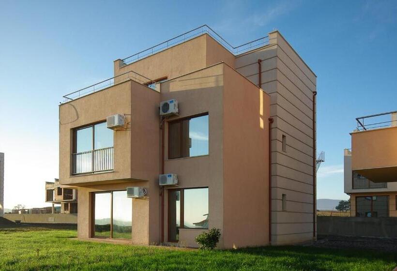 2 Bedroom Apartment With Garden, Seagarden Villa Resort