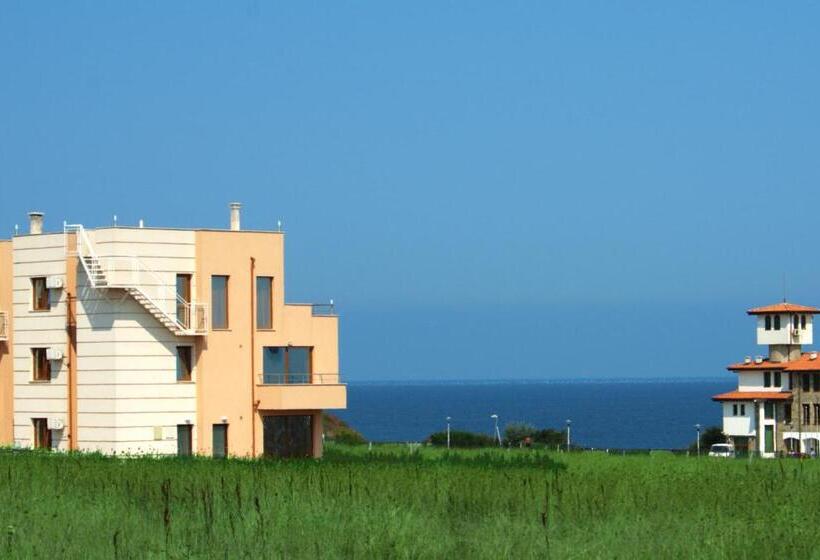 2 Bedroom Apartment With Garden, Seagarden Villa Resort