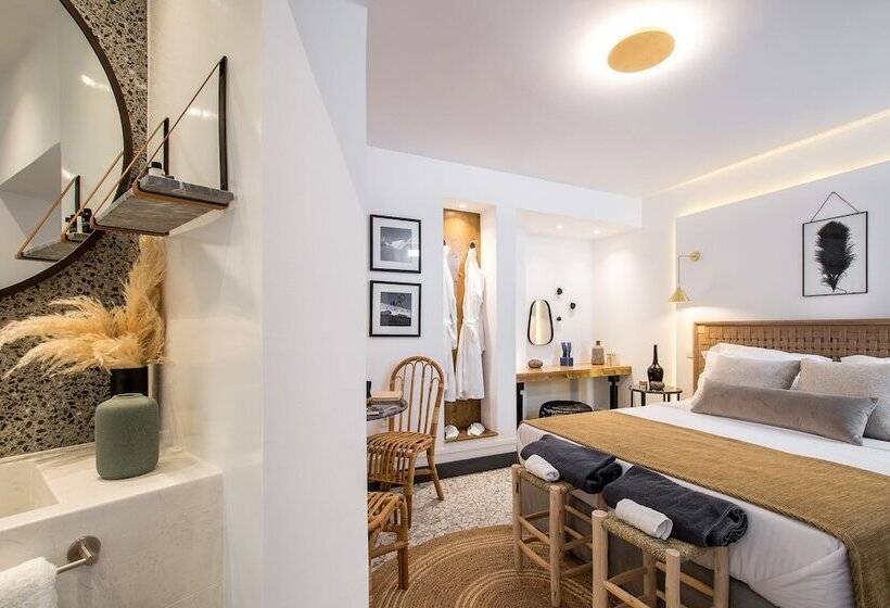 سوئیت با چشم‌انداز, Amelot Art Suites