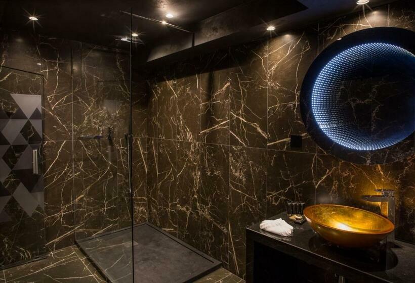 اتاق اساندارد با چشم‌انداز جانبی به دریا, H Hotel - Adults Only
