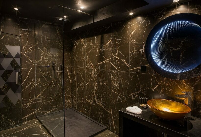 اتاق لوکس با چشم‌انداز شهر, H Hotel - Adults Only
