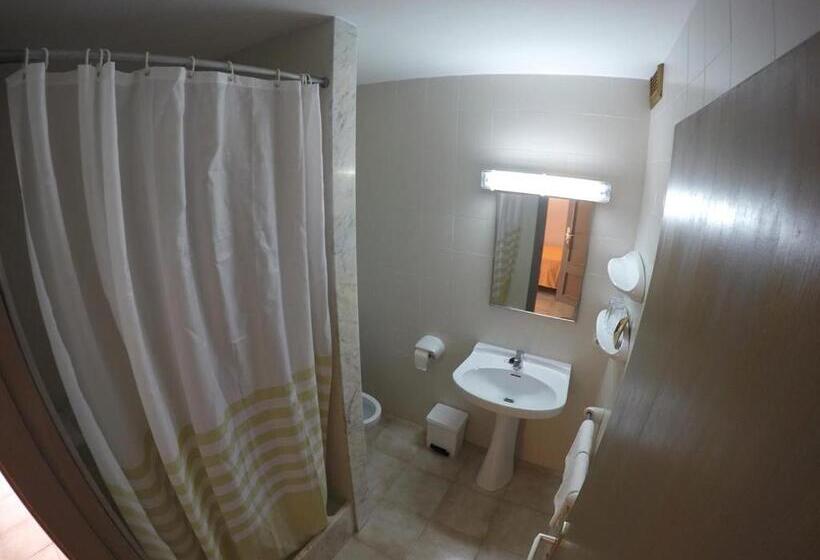 اتاق استاندارد سه نفره, Hostal Playa