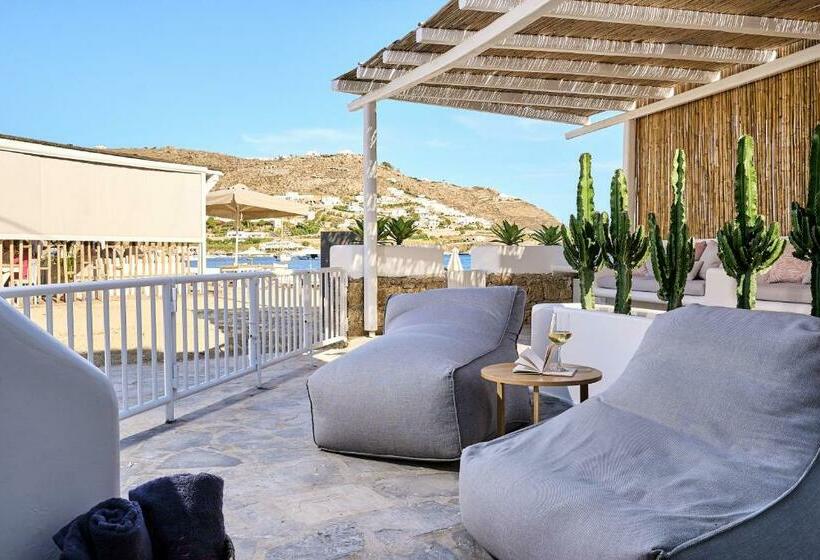 سوییت, Adorno Beach Hotel And Suites