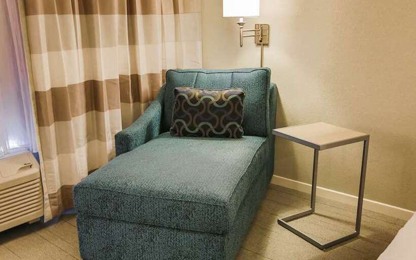 اتاق استاندارد, Hampton Inn Gardner Conference  Center