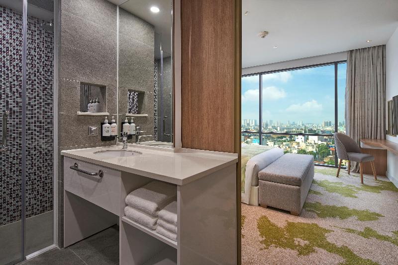 سوئیت با تخت بزرگ, Holiday Inn & Suites Saigon Airport, An Ihg