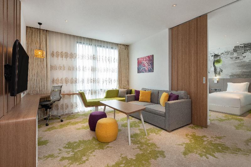 سوئیت با تخت بزرگ, Holiday Inn & Suites Saigon Airport, An Ihg