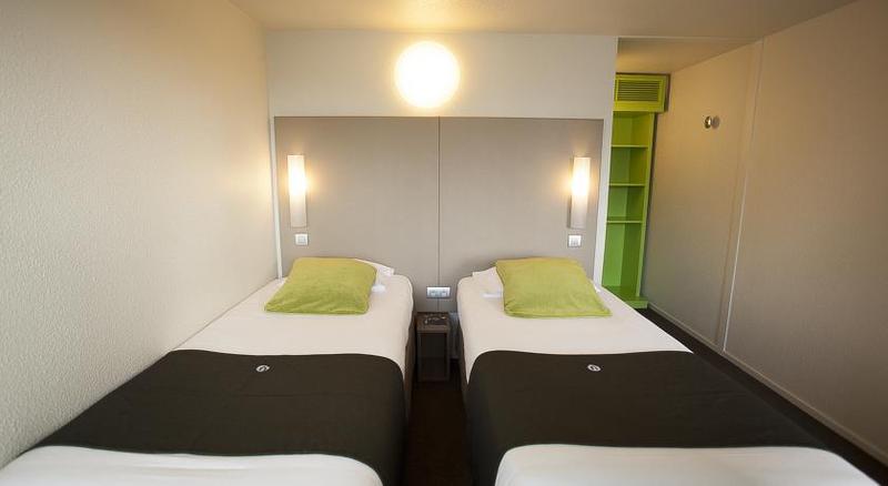 اتاق استاندارد با تخت بزرگ برای معلولان, Holiday Inn & Suites Saigon Airport, An Ihg