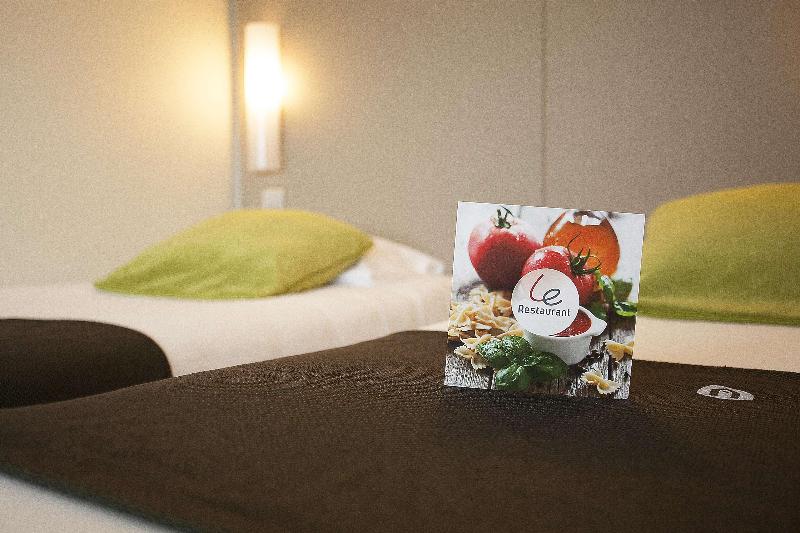 اتاق استاندارد با تخت بزرگ برای معلولان, Holiday Inn & Suites Saigon Airport, An Ihg