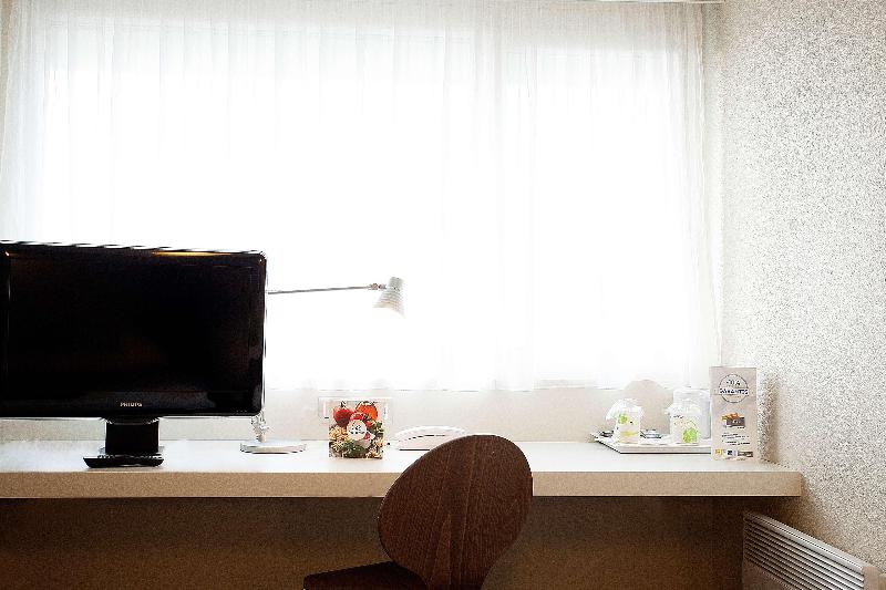 اتاق استاندارد با تخت بزرگ برای معلولان, Holiday Inn & Suites Saigon Airport, An Ihg