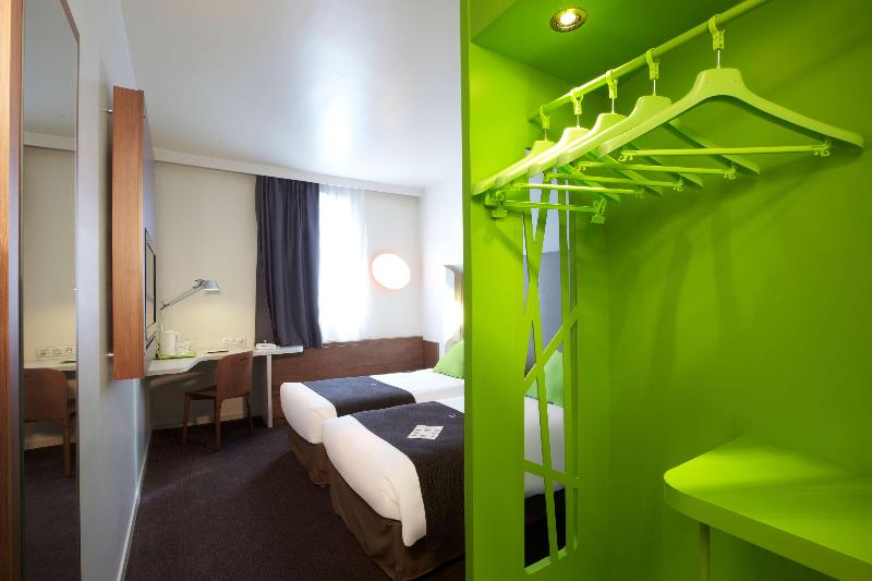 اتاق استاندارد با تخت بزرگ برای معلولان, Holiday Inn & Suites Saigon Airport, An Ihg