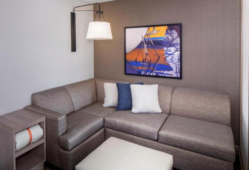 Standard Room Superior Floor, Hyatt Place Mount Pleasant Towne Centre