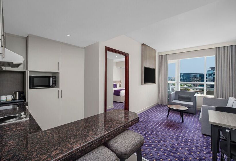 سوییت اجرایی, Leva Hotel And Suites, Opposite Downtown