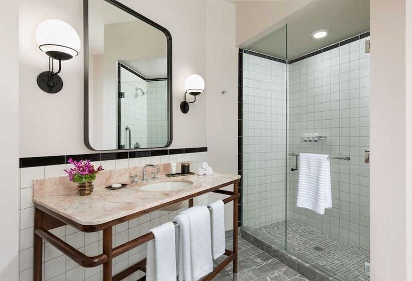 اتاق لوکس با چشم‌انداز شهر, The Candler Hotel Atlanta, Curio Collection By Hilton
