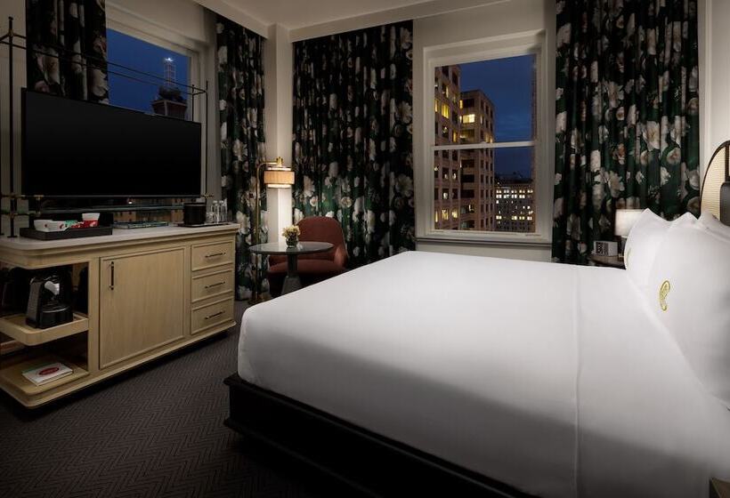 اتاق لوکس با چشم‌انداز شهر, The Candler Hotel Atlanta, Curio Collection By Hilton