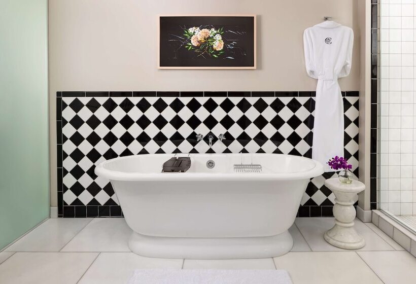 سوییت لوکس, The Candler Hotel Atlanta, Curio Collection By Hilton