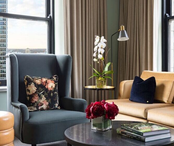 سوییت لوکس, The Candler Hotel Atlanta, Curio Collection By Hilton