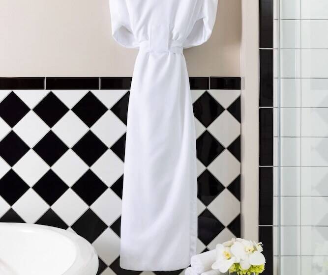 مجموعه ویستا شهر, The Candler Hotel Atlanta, Curio Collection By Hilton