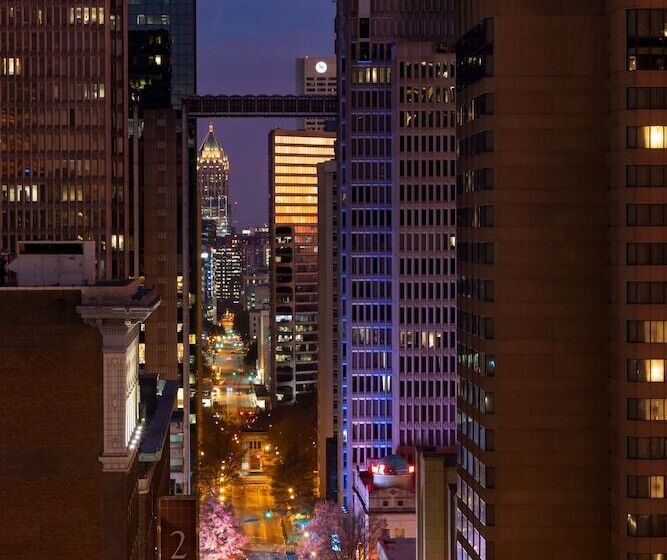 مجموعه ویستا شهر, The Candler Hotel Atlanta, Curio Collection By Hilton