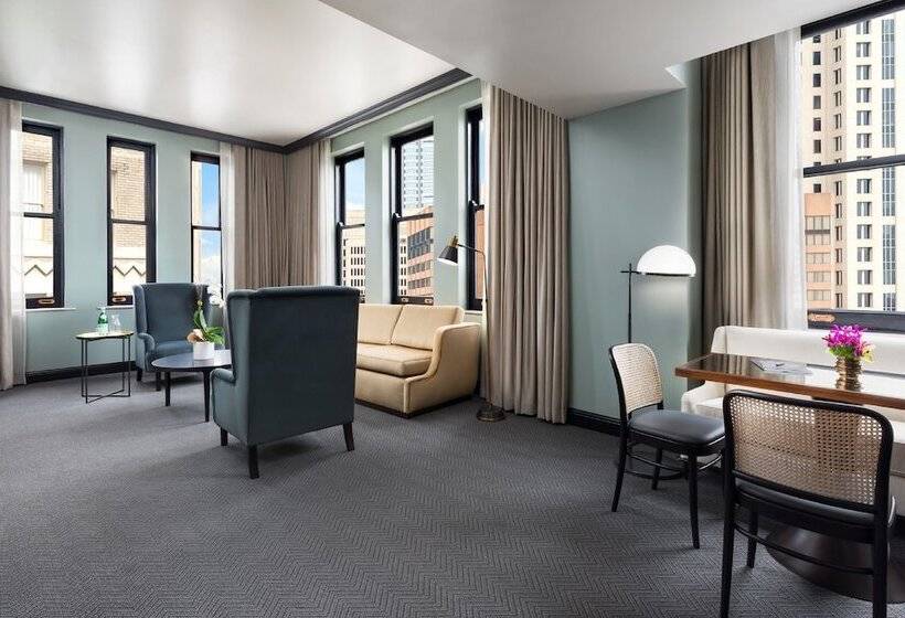 مجموعه ویستا شهر, The Candler Hotel Atlanta, Curio Collection By Hilton