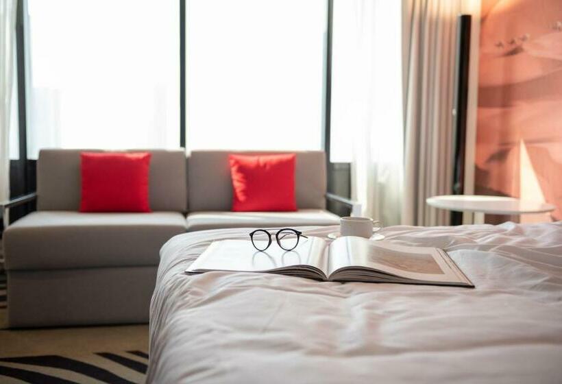 اتاق استاندارد با چشم‌انداز شهر, Novotel Sharjah Expo Centre