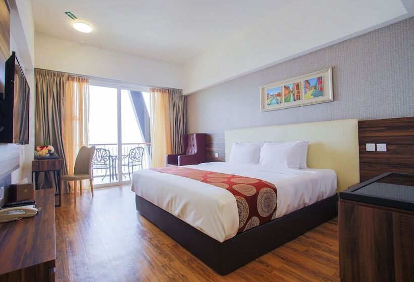 اتاق لوکس با تخت بزرگ, Amerald Resort Hotel Desaru