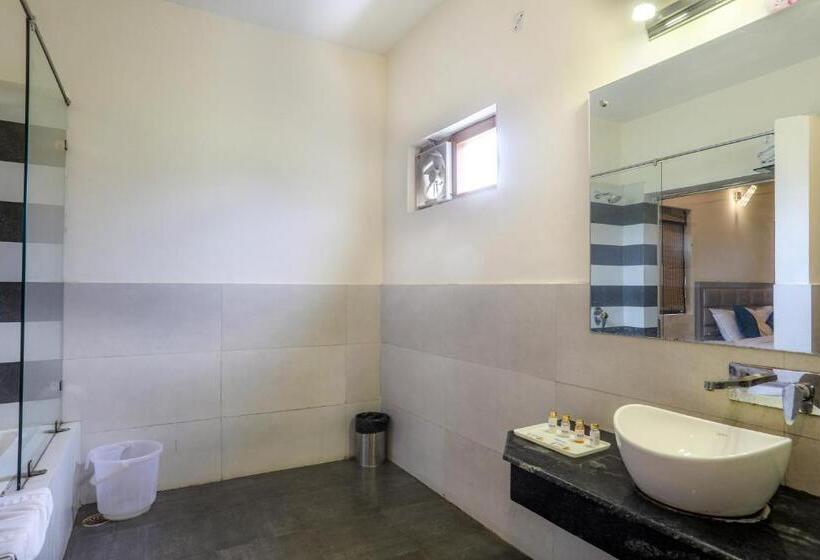 اتاق استاندارد با چشم‌انداز استخر, Corbett Panorama Resort