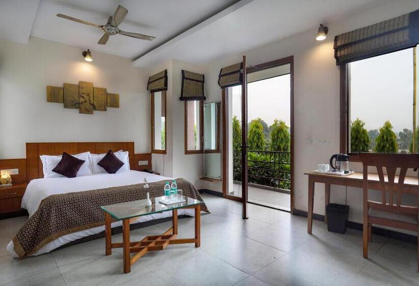 سوئیت با وان آب گرم, Corbett Panorama Resort