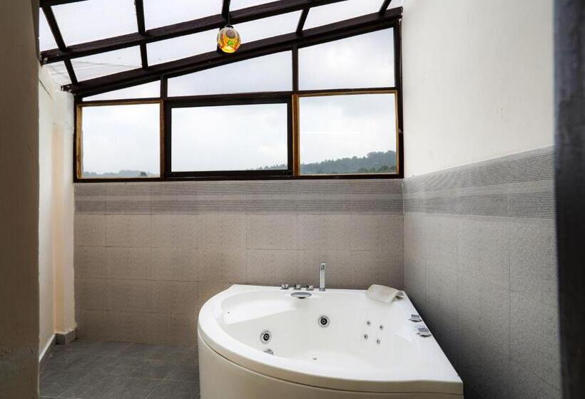 سوئیت با وان آب گرم, Corbett Panorama Resort