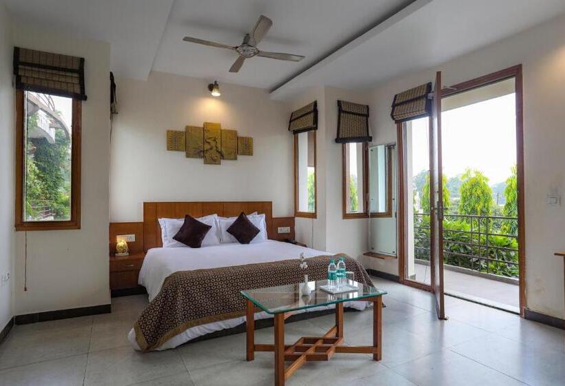 سوئیت با وان آب گرم, Corbett Panorama Resort