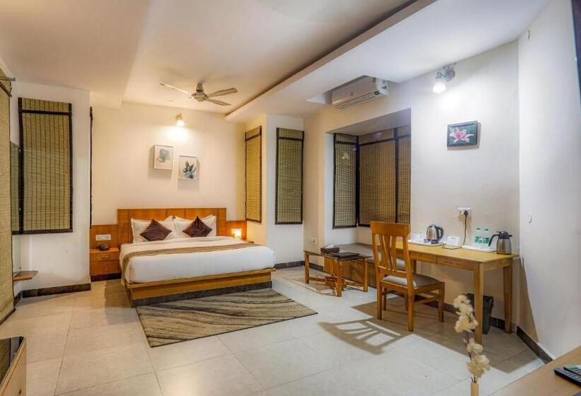 سوئیت با وان آب گرم, Corbett Panorama Resort
