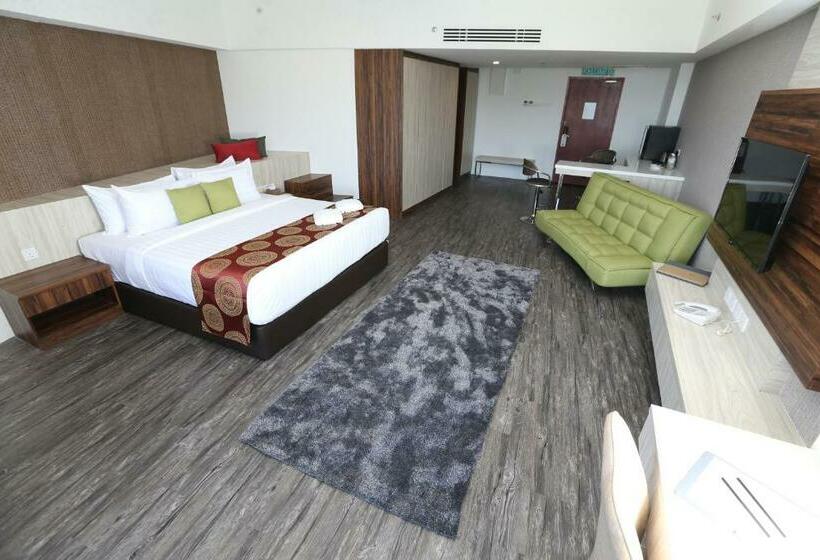 اتاق لوکس با چشم‌انداز دریا, Amerald Resort Hotel Desaru
